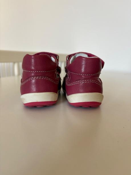 Sandálky, lasocki,19