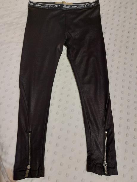 Lesklé legíny john galliano, 110