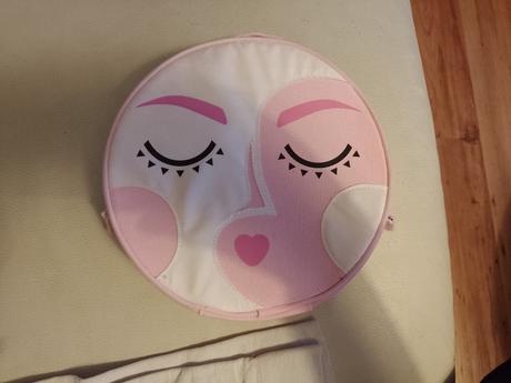 Benefit kozmetická taska,