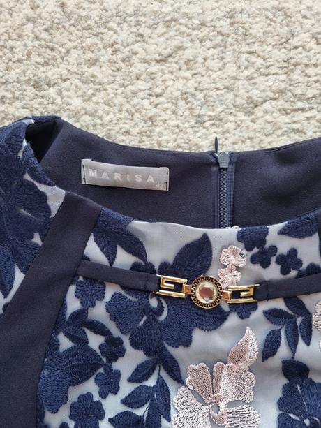 Slávnostné šaty, 42