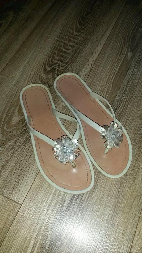 Šľapky s kamienkovou aplikáciou, 39