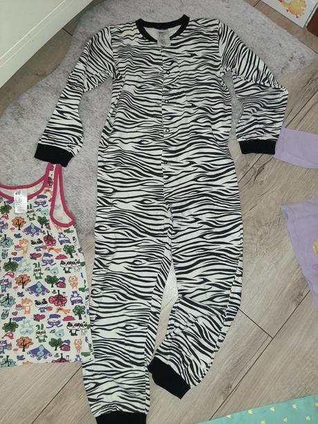 Balík pyžamiek, 122–134