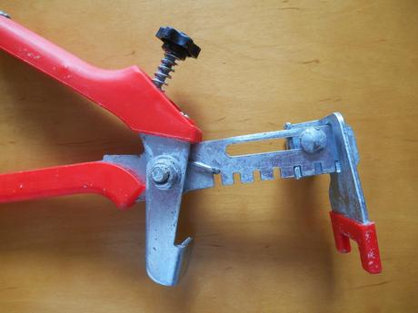 Kliešte na vyrovnanie dlažby a obkladov, 