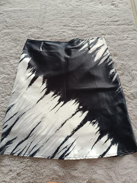 Sukňa saténová, takko,44