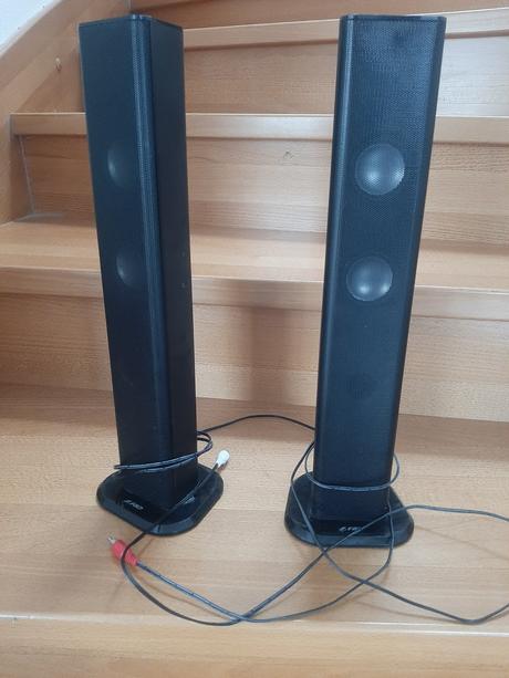 2 x reproduktor f&d výška 41 cm., 