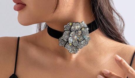 Choker na krk.,