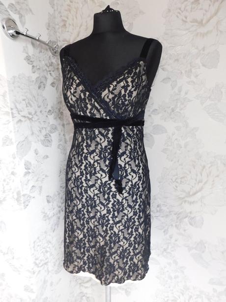 Pekne čipkovane šaty, 38