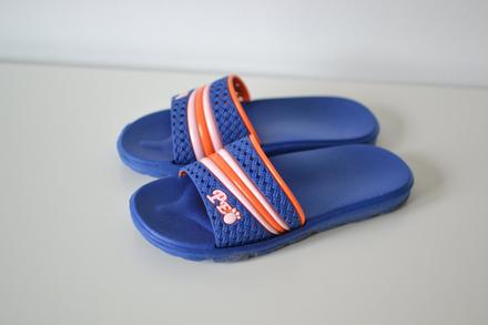 Modré šľapky 34, 34