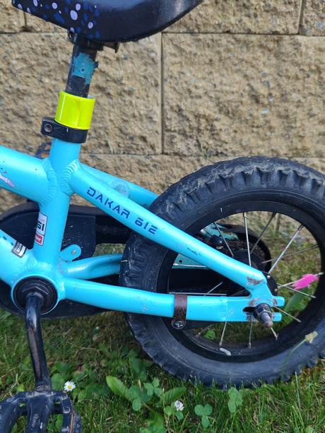 Chlapcensky maly bicykel s prilbou, 12