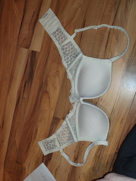 Kvalitná podprsenka xs s košíky a, s