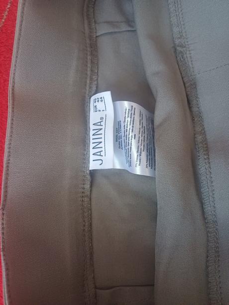 Sukňa šedej farby, l