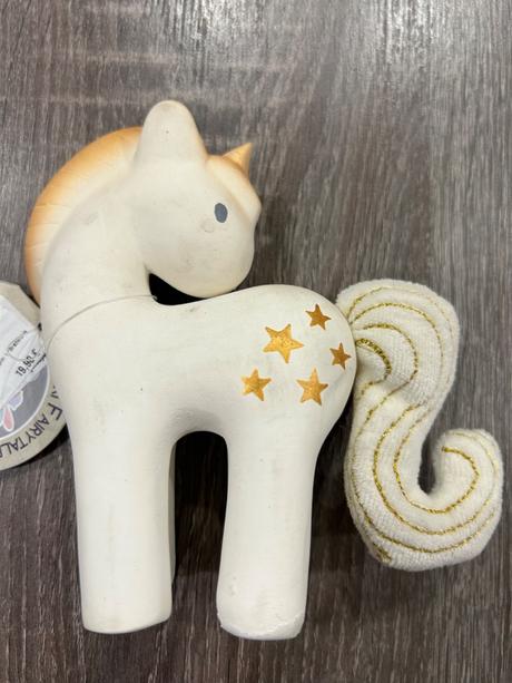 Tikiri jednorožec z prírodneho kaučuku,