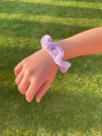 Predám ručne uháčkované farebné scrunchies, 