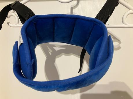 Chranic hlavy do auta + vankusik pod hlavu na pas, 