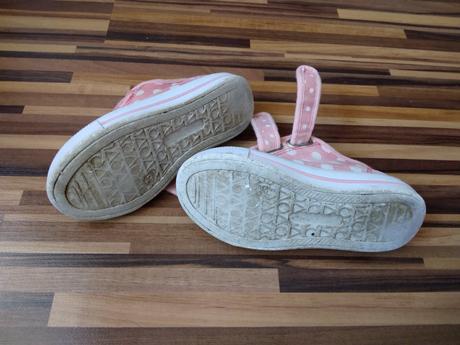 Plátené tenisky, 25