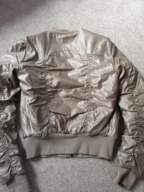 Bomberka guess, guess,xs