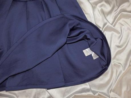 Luxusné tmavomodré šaty, 42