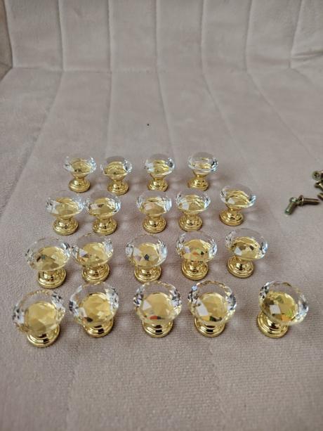 Nové elegantné úchytky na nábytok set 19 ks, 