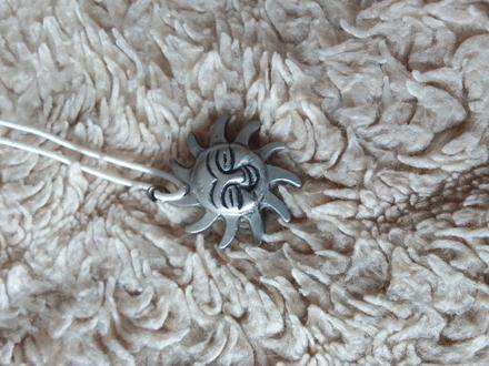 Kovový prívesok slnko,