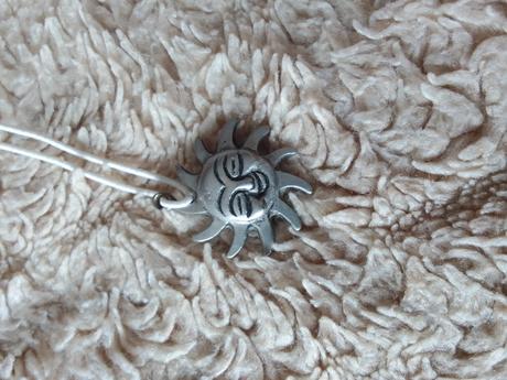 Kovový prívesok slnko,