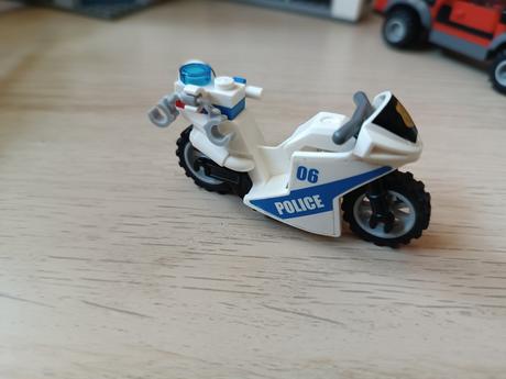 Lego city 60141 policajná stanica,