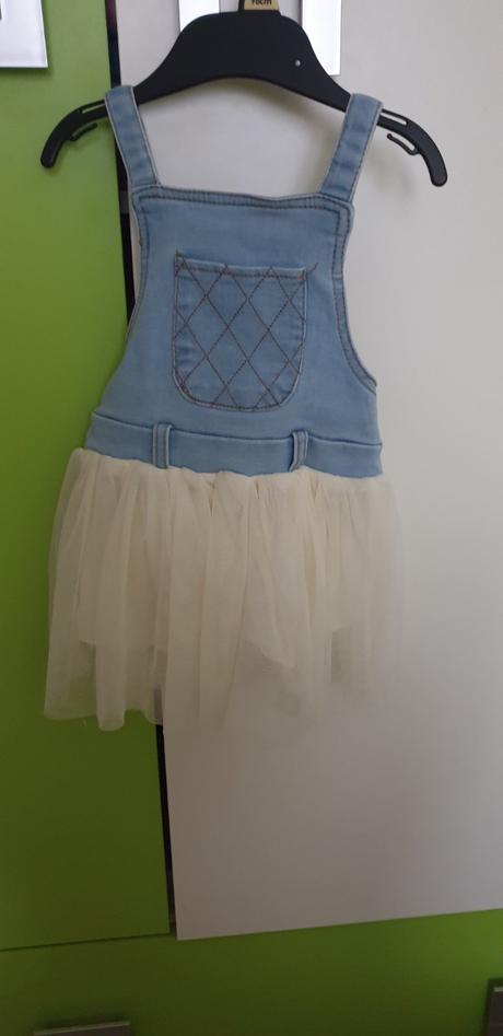 Satky s tylovou suknickou, 74