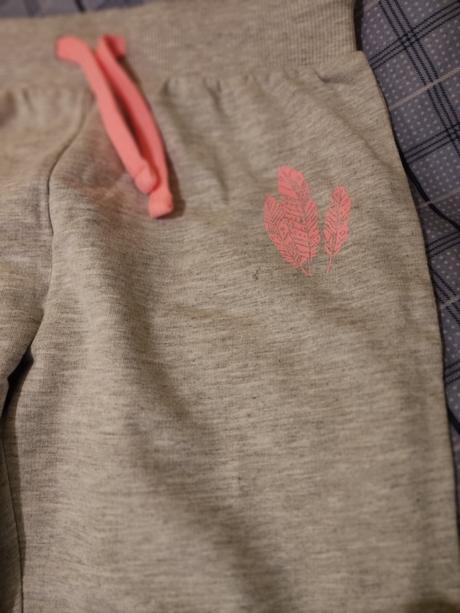 Nenosené tepláky, 140