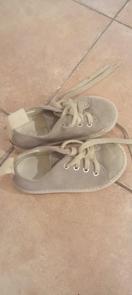 Krásne chlapčenské topánky, 25