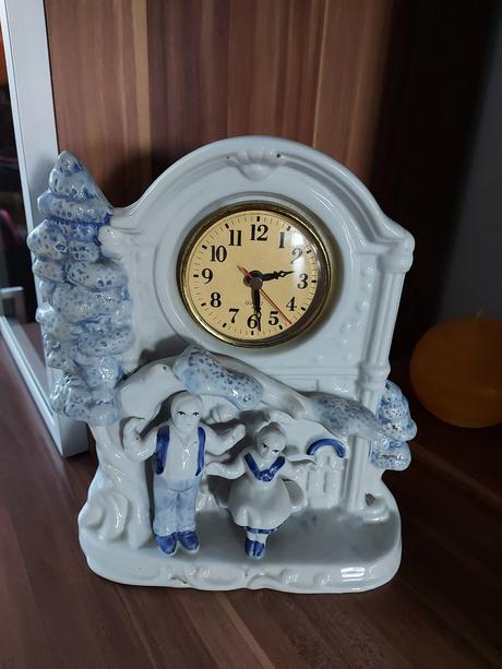 Ozdobne hodiny retro, 