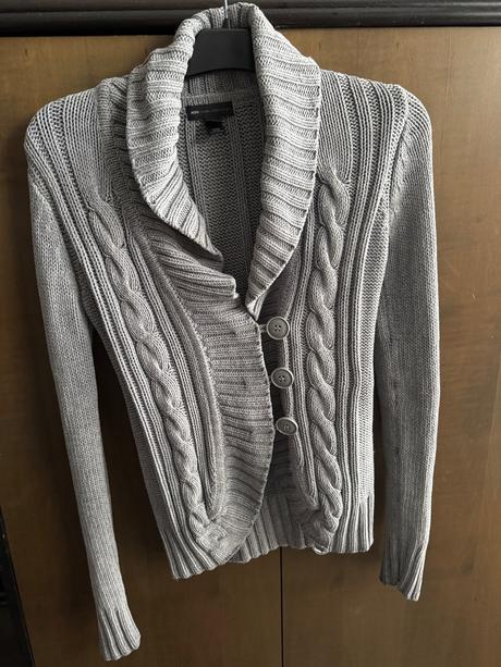 Sivý svetrík, mango,m