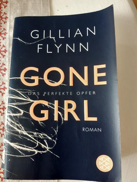 Gillian flynn gone girl v nemcine, 