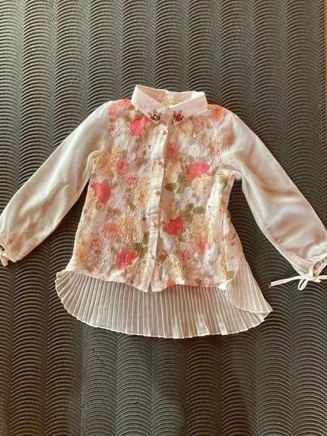 Dievčenská čipkovaná blúzka., 116