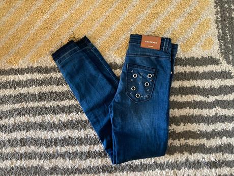 Skinny rifle s cvokmi, reserved,140