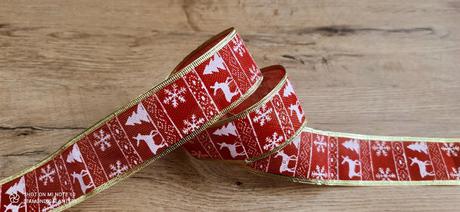 Ozdobná stuha - sobíky červené folk 50 mm - balen, 