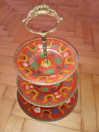 Mosadzný trojposchodový stojan, 