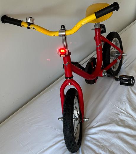Starší červený bike 12, 12