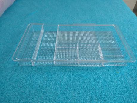 Nastaviteľny organizer na kozmetiku, 