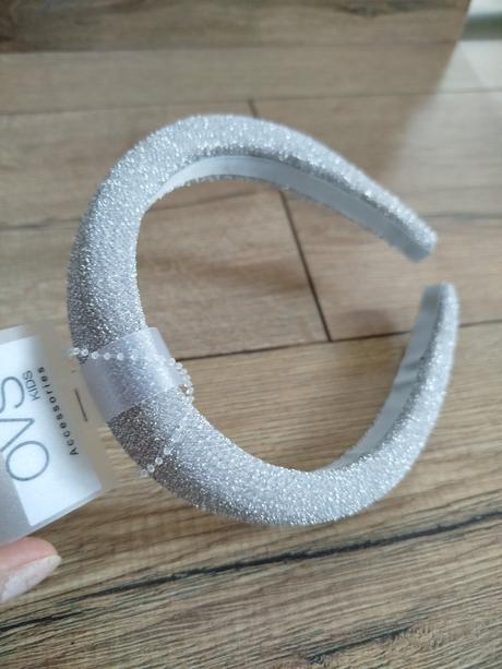 Trblietavá čelenka,