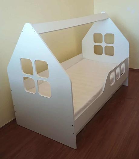 Predám detskú posteľ domček, šírka (cm): 80,dĺžka (cm): 160