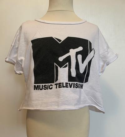 915 generation biely cropp top mtv, 140