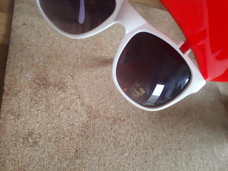 Okuliare so šiltom, 