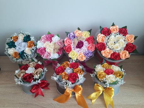 Boxíky plné saténových ruží, 
