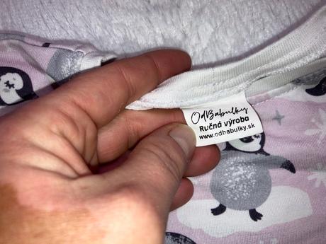 Mikina s tučniakmi, 74