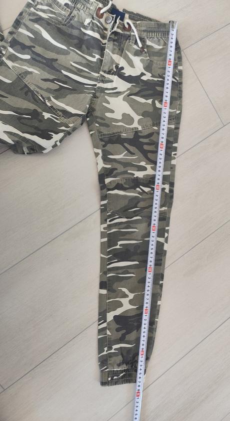 Predám maskacove nohavice, denim,152