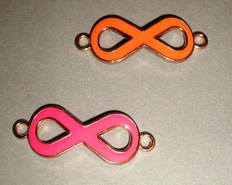 Kovový komponent v tvare ležatej osmičky, 