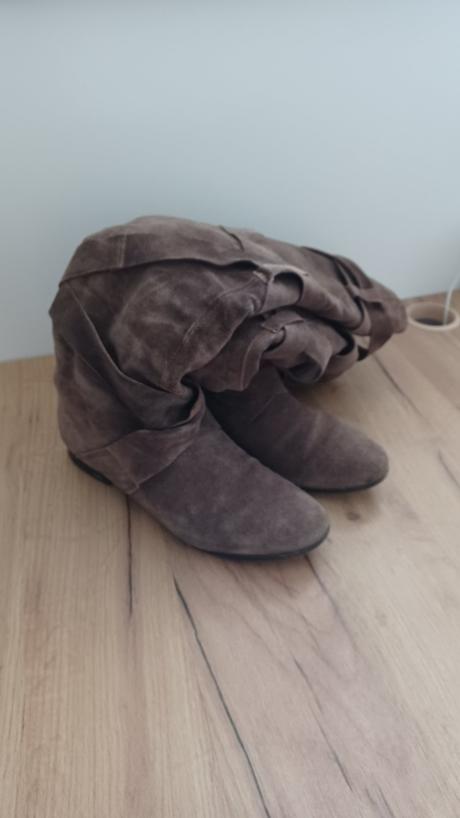 Semišové čižmy, 39