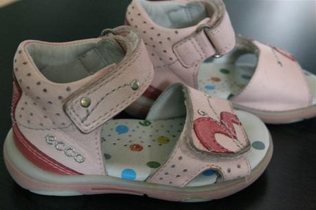 Pekné ružové celokožené sandálky, ecco,20