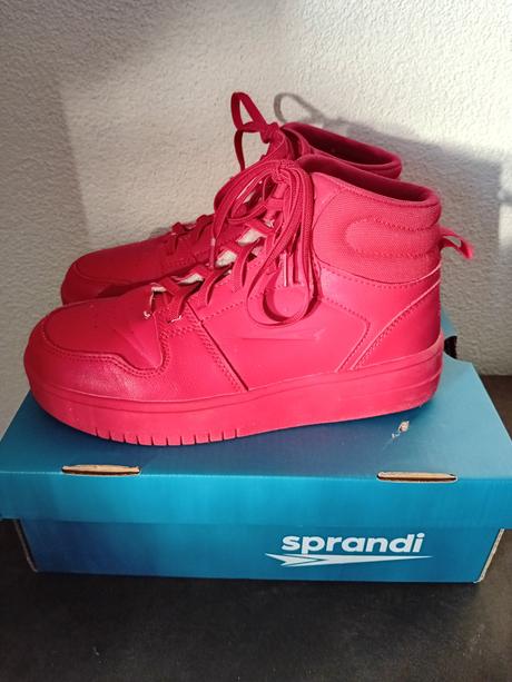 Červené tenisky, sprandi,35