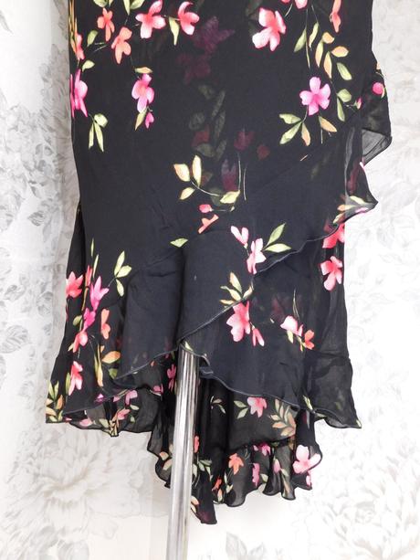 Velmi pekne šaty, 40