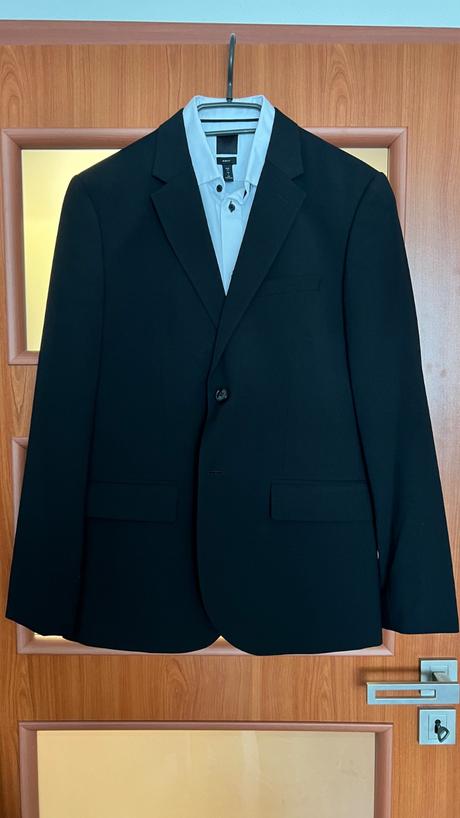 Čierny oblek - jedenkrát oblečený, 50